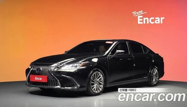 Lexus ES300h — фото 1