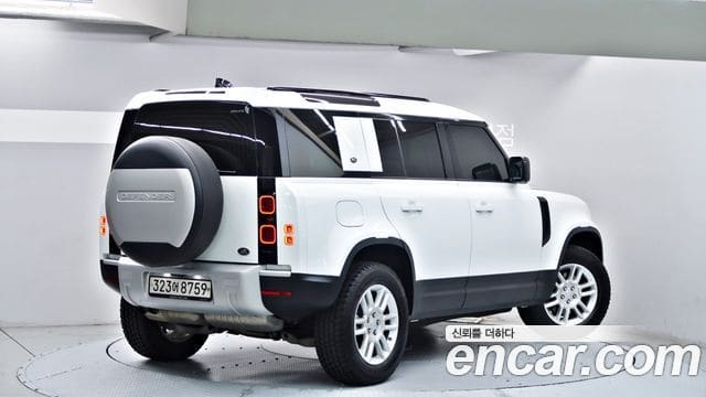 Land Rover Defender — фото 1
