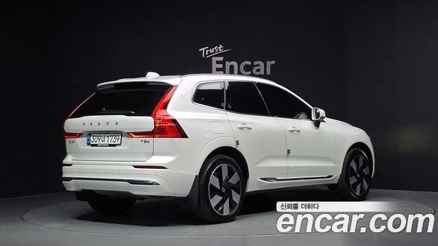 Volvo XC60 — фото 1