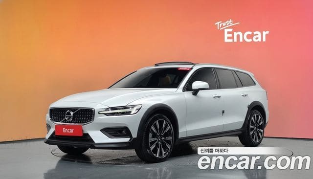 Volvo V60 Cross Country — фото 1
