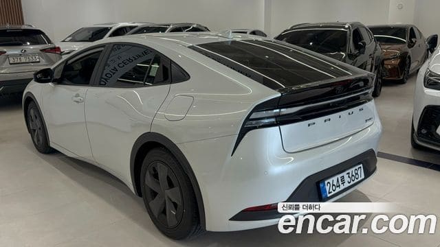 Toyota Prius — фото 1