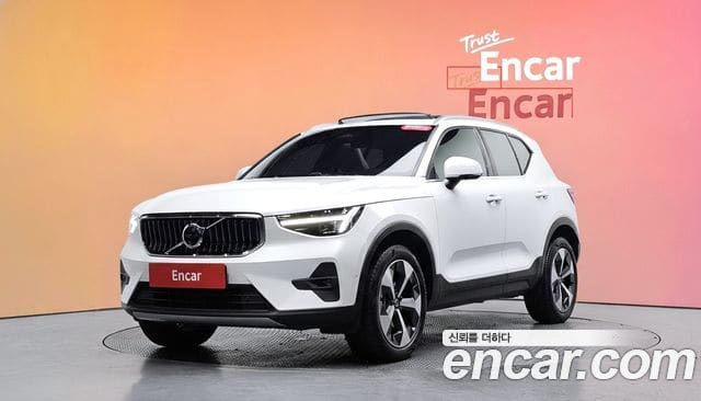Volvo XC40 — фото 1