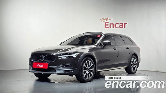 Volvo V90 Cross Country — фото 1