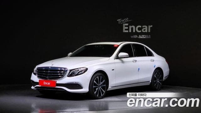 Mercedes-Benz E-Class — фото 1