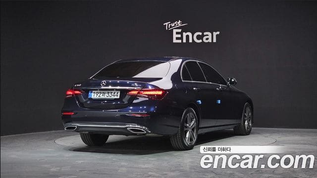 Mercedes-Benz E-Class — фото 1