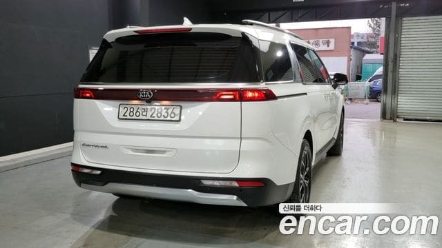 Kia Carnival — фото 1