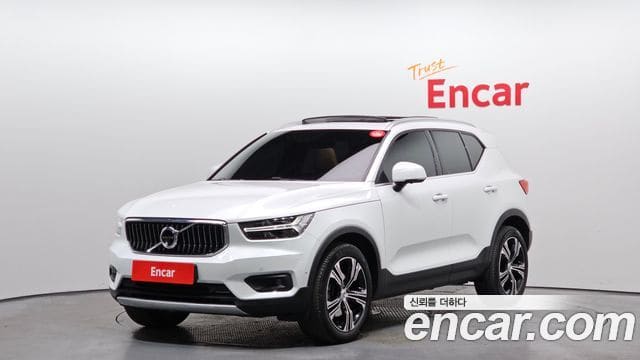 Volvo XC40 — фото 1