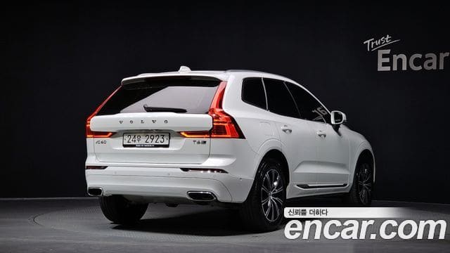 Volvo XC60 — фото 1