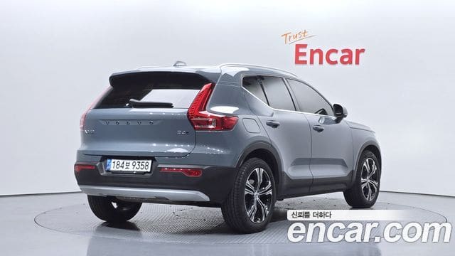 Volvo XC40 — фото 1