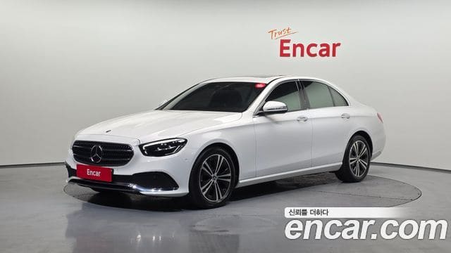 Mercedes-Benz E-Class — фото 1