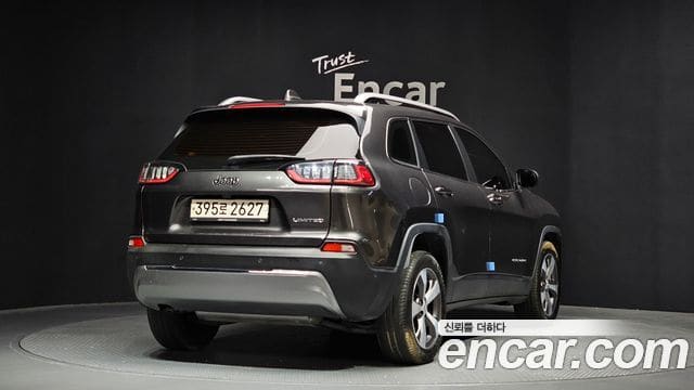 Jeep Cherokee — фото 1