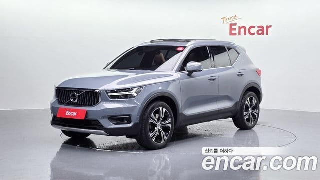 Volvo XC40 — фото 1