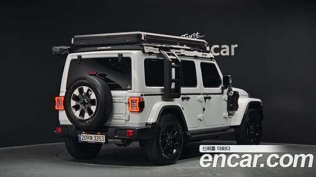 Jeep Wrangler — фото 1
