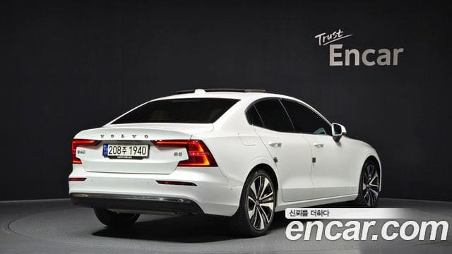 Volvo S60 — фото 1