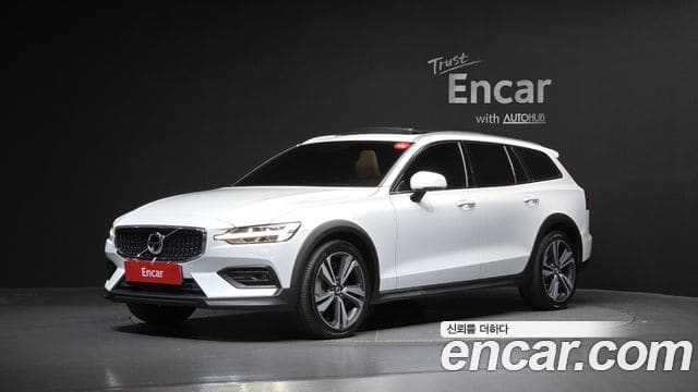 Volvo V60 Cross Country — фото 1