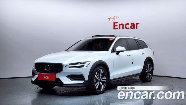 Volvo V60 Cross Country — фото 1