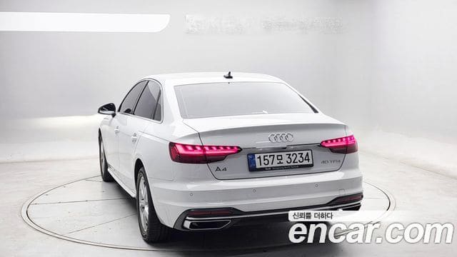 Audi A4 — фото 1
