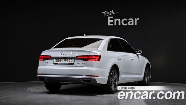 Audi A4 — фото 1