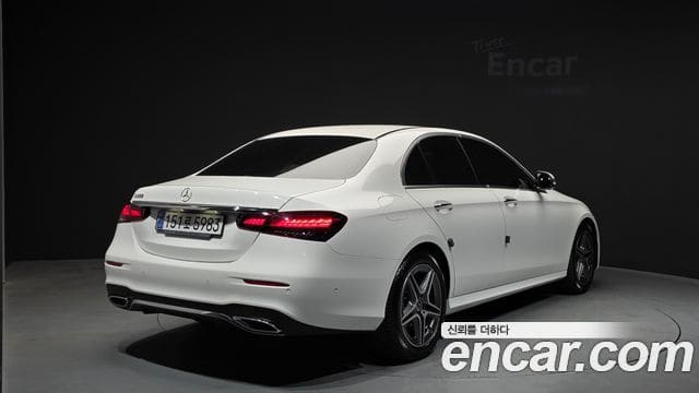 Mercedes-Benz E-Class — фото 1
