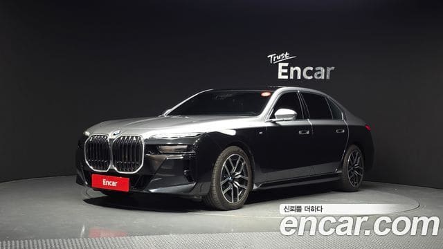 BMW 7 Series — фото 1