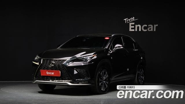Lexus NX300 — фото 1