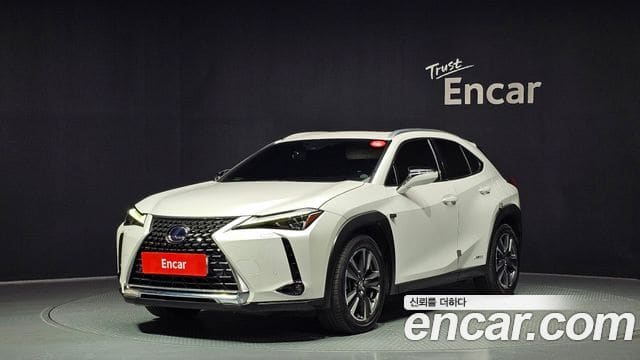 Lexus UX250h — фото 1