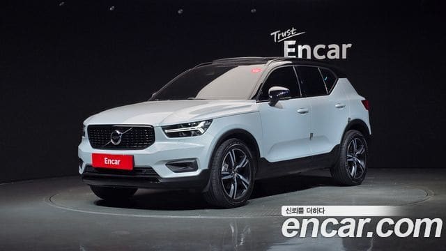 Volvo XC40 — фото 1