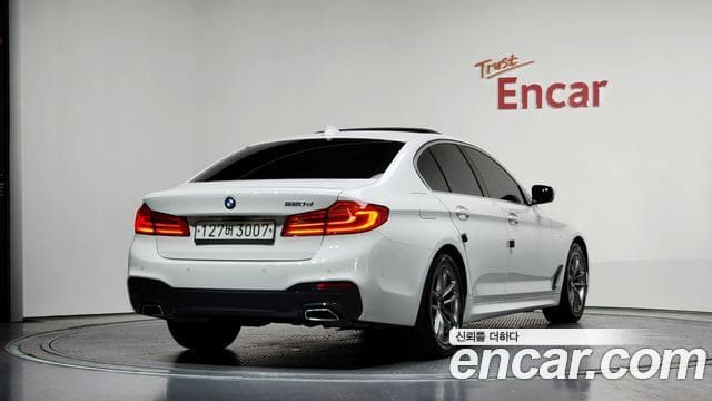 BMW 5 Series — фото 1