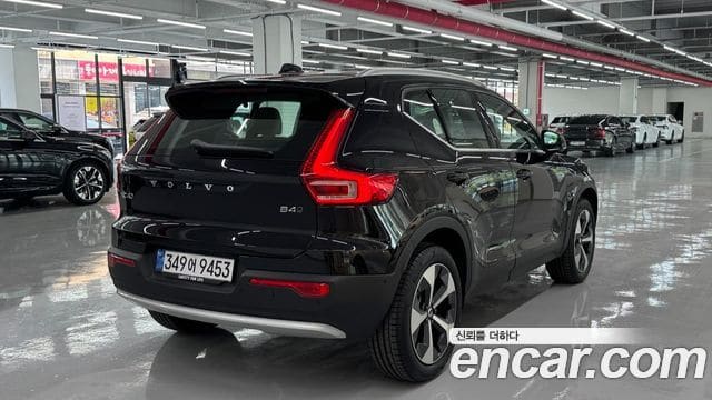 Volvo XC40 — фото 1
