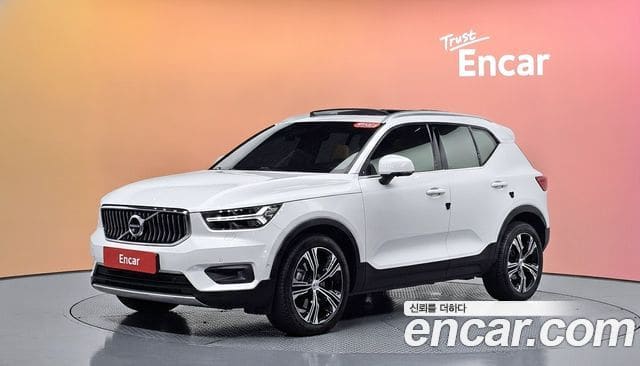 Volvo XC40 — фото 1