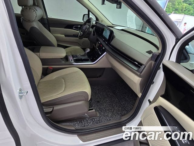 Kia Carnival — фото 1