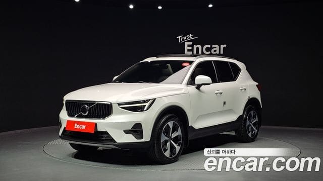 Volvo XC40 — фото 1