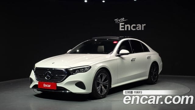 Mercedes-Benz E-Class — фото 1