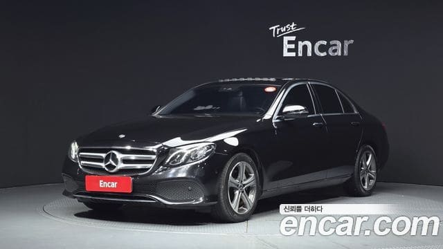 Mercedes-Benz E-Class — фото 1