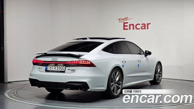 Audi A7 — фото 1