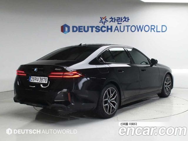 BMW 5 Series — фото 1