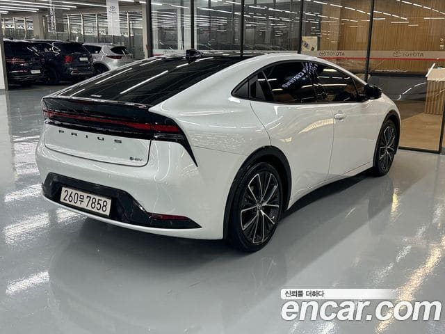 Toyota Prius — фото 1