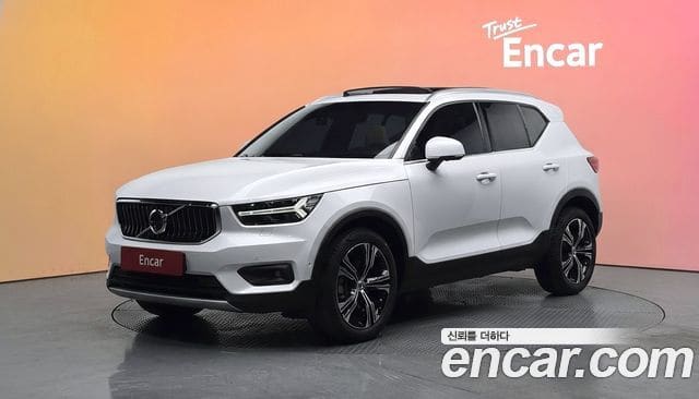 Volvo XC40 — фото 1