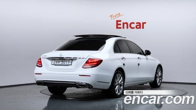 Mercedes-Benz E-Class — фото 1