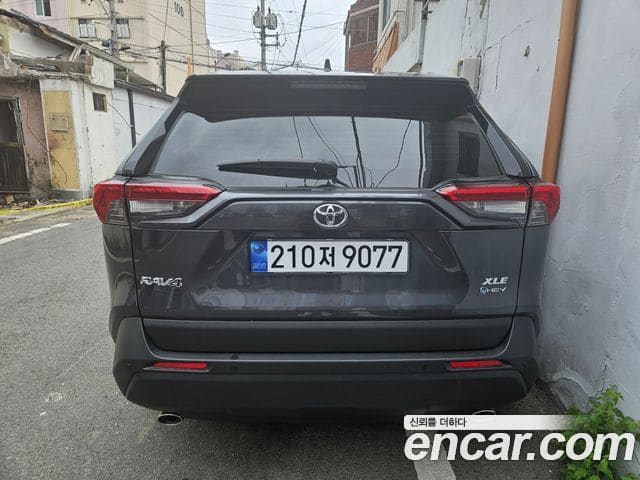 Toyota RAV4 — фото 1