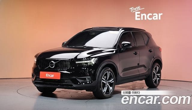 Volvo XC40 — фото 1
