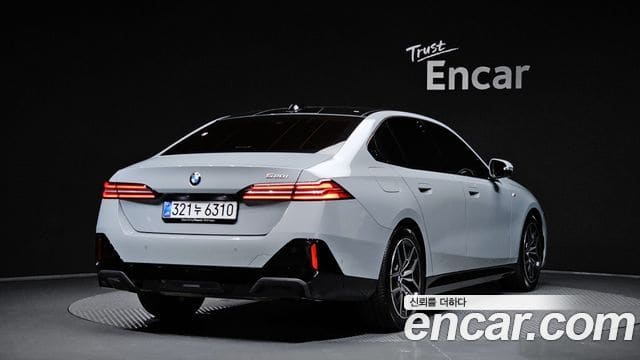 BMW 5 Series — фото 1