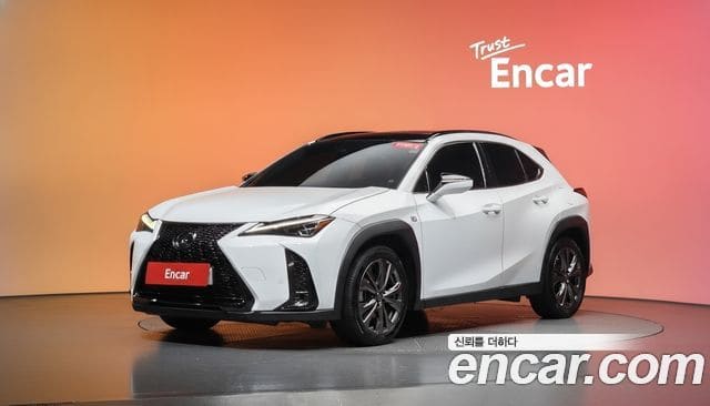 Lexus UX250h — фото 1