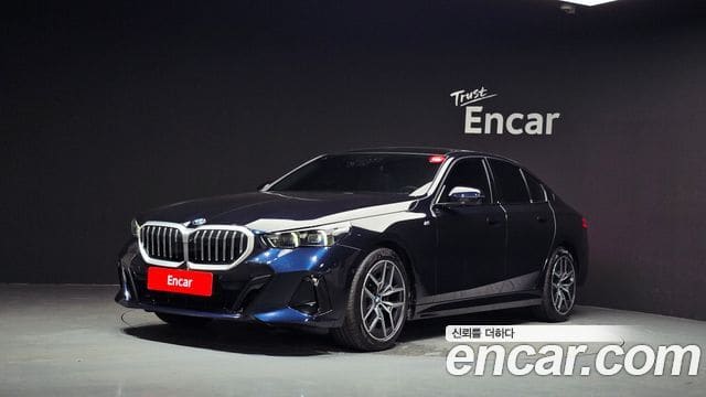 BMW 5 Series — фото 1