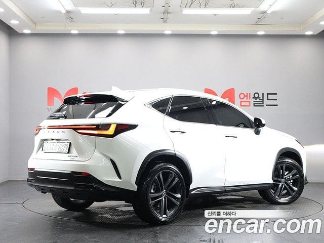 Lexus NX350h — фото 1