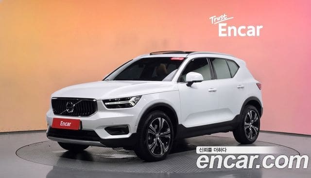 Volvo XC40 — фото 1
