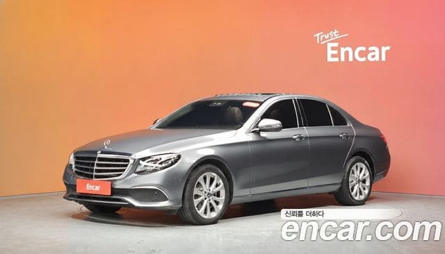 Mercedes-Benz E-Class — фото 1