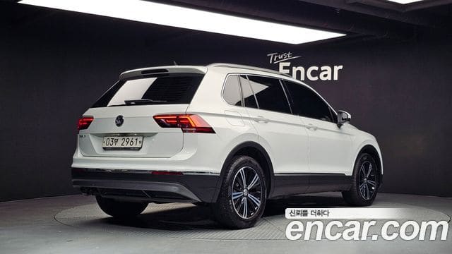 Volkswagen Tiguan — фото 1