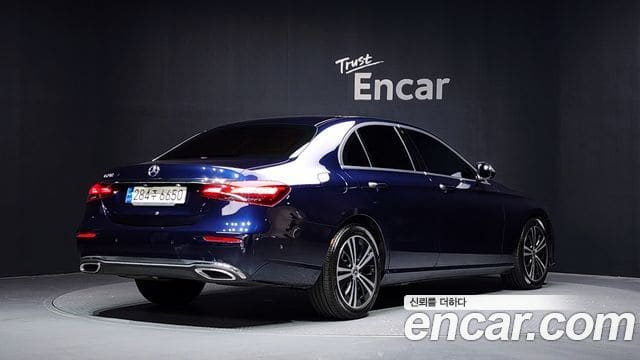 Mercedes-Benz E-Class — фото 1
