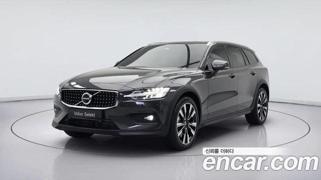 Volvo V60 Cross Country — фото 1
